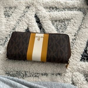 Michael kors wallet